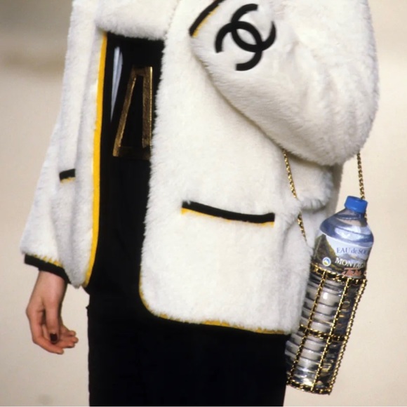 Iconic Chanel Vintage Fall 1994 Gold Metal Chain Black 94A Water Bottle Holder - Picture 4 of 17